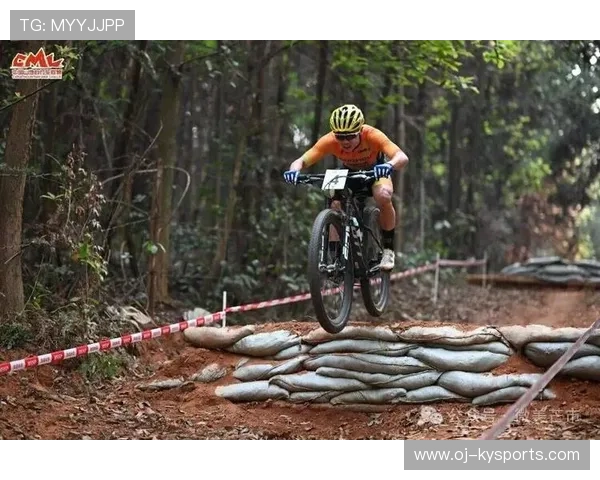越野自行车挑战：泥地赛的战术解析，泥地越野车大赛视频